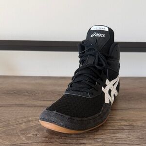 ASICS Men’s Matflex Black and White Athletic Shoes size 10